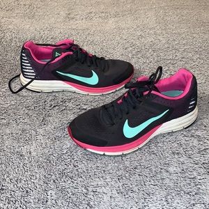 Nike Zoom Structure 17 shoes